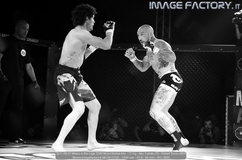 2011-05-07 Milano in the cage 3240 Mixed Martial Arts - 77 Kg - Alex Celotto ITA - Rafael Torres BRA.jpg